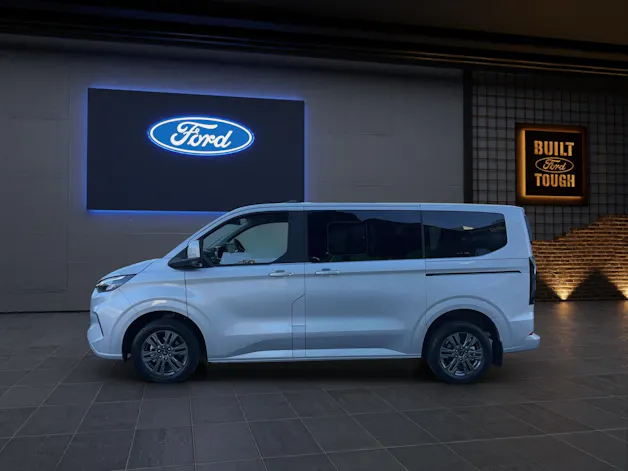 FORD Tourneo Custom Bus 320 L1 2.0 EcoBlue 136 PS Titanium AUTOMAT