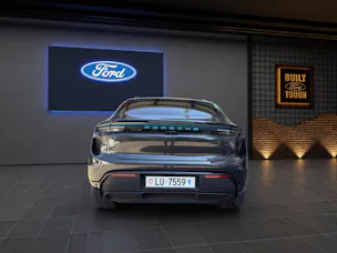 PORSCHE Macan Turbo