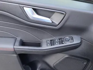 FORD Kuga 2.5i FHEV FULL-HYBRID 183 PS ST-Line 4x4 AUTOMAT