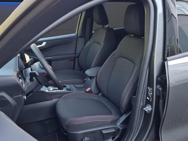 FORD Kuga 2.5i FHEV FULL-HYBRID 183 PS ST-Line 4x4 AUTOMAT