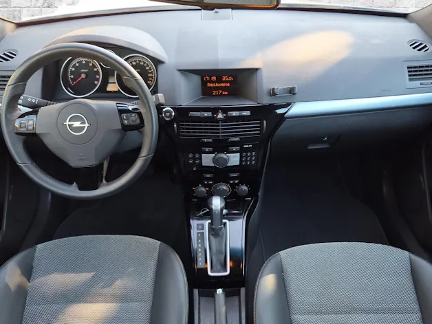 OPEL Astra TwinTop 1.8i 16V 140 Cosmo