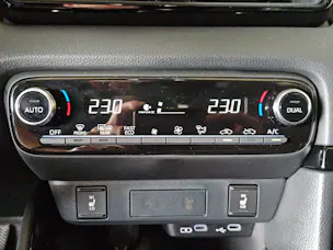 Toyota Yaris 1.5 VVT-i HSD Premium