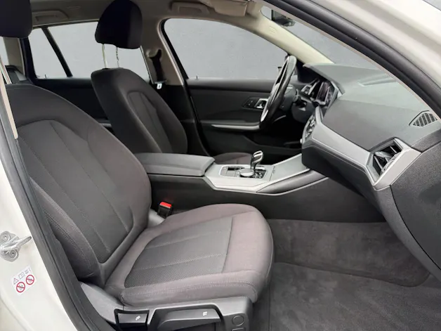 BMW 320d Touring Advantage xDrive G21 AHK