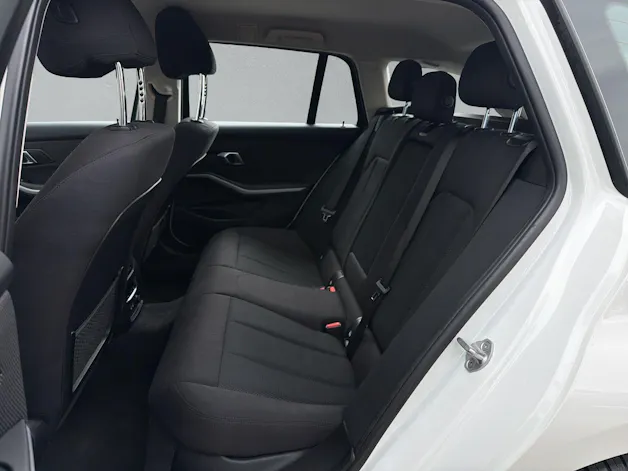 BMW 320d Touring Advantage xDrive G21 AHK