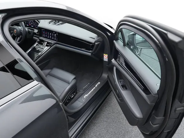 PORSCHE Panamera GTS