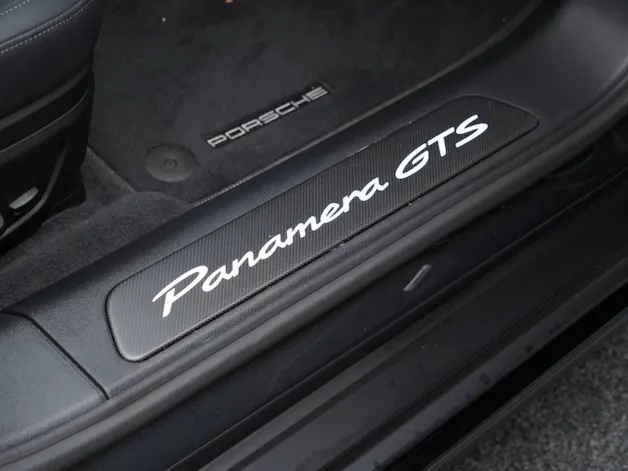 PORSCHE Panamera GTS