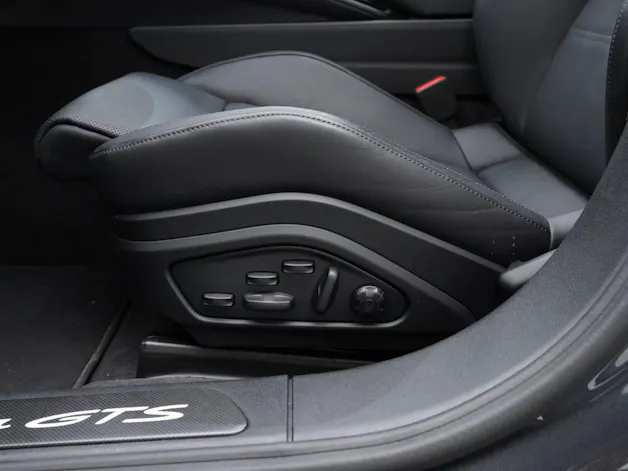 PORSCHE Panamera GTS