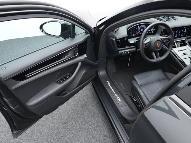 PORSCHE Panamera GTS