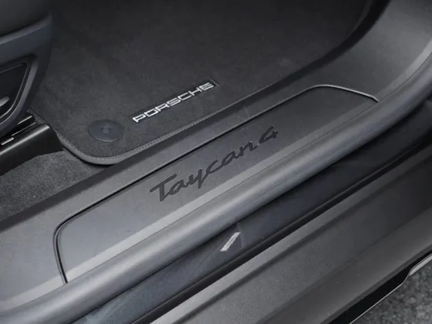 PORSCHE Taycan 4 Cross Turismo