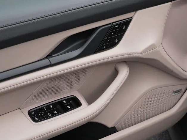 PORSCHE Taycan 4S