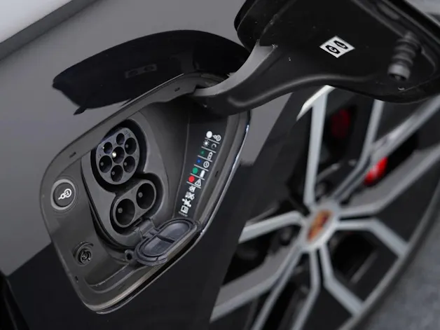 PORSCHE Taycan 4S