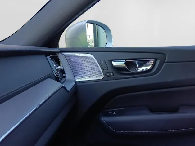 VOLVO XC60 2.0 T6 R-Design AWD