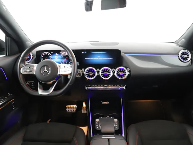MERCEDES-BENZ GLA 200 AMG Line