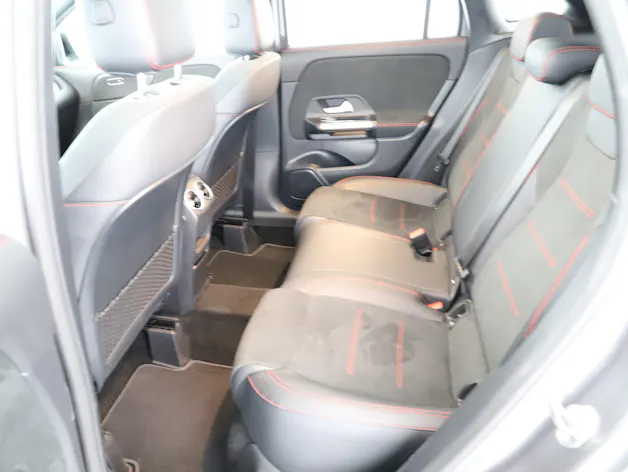 MERCEDES-BENZ GLA 200 AMG Line