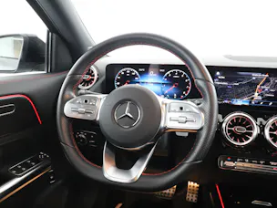 MERCEDES-BENZ GLA 200 AMG Line