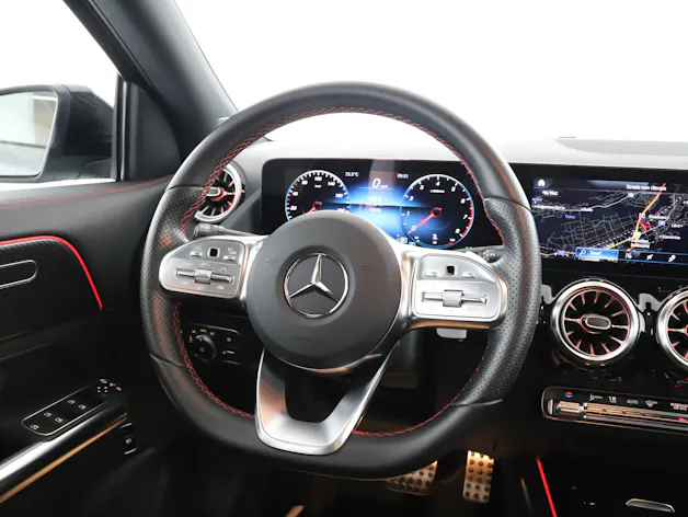 MERCEDES-BENZ GLA 200 AMG Line
