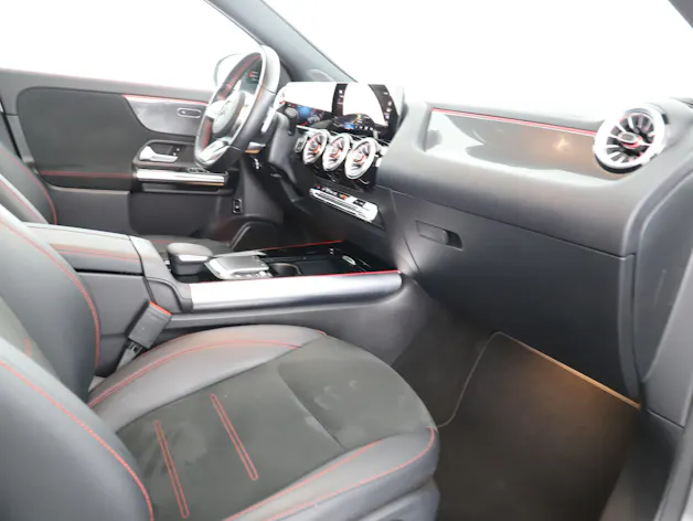 MERCEDES-BENZ GLA 200 AMG Line