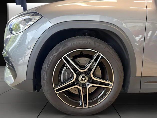 MERCEDES-BENZ GLA 250 AMG Line 4Matic