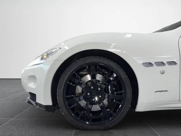 MASERATI Grancabrio 4.7 V8