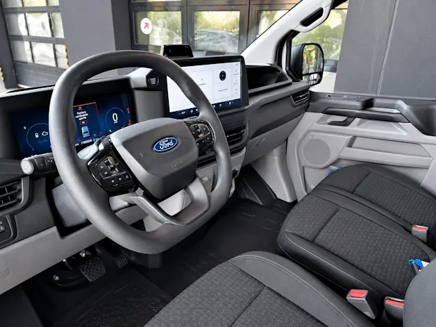 FORD Transit Custom Van PHEV 320 L1H1 Trend Automat