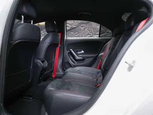 MERCEDES-BENZ A35 AMG 4Matic+ 8G-DCT *Limousine*Aero-Paket*Werksgarantie*Digital Light*