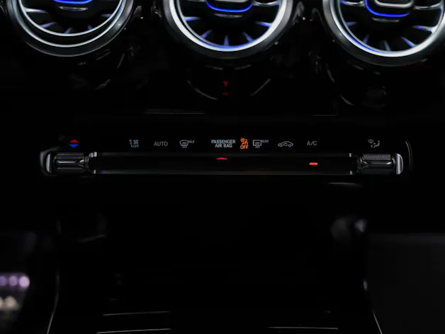 MERCEDES-BENZ A35 AMG 4Matic+ 8G-DCT *Limousine*Aero-Paket*Werksgarantie*Digital Light*