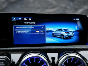 MERCEDES-BENZ A35 AMG 4Matic+ 8G-DCT *Limousine*Aero-Paket*Werksgarantie*Digital Light*