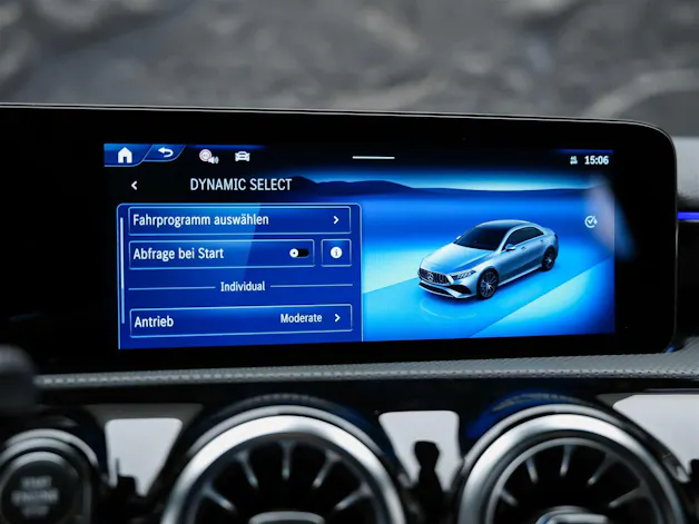 MERCEDES-BENZ A35 AMG 4Matic+ 8G-DCT *Limousine*Aero-Paket*Werksgarantie*Digital Light*