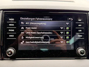 SKODA Karoq Selection *** ACC & RÜCKFAHRKAMERA ***