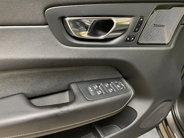 VOLVO XC60 T8 eAWD PluginHybrid Ultimate Dark Geartronic