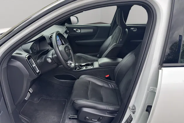 VOLVO XC40 B4 Benzin Mild Hybrid AWD R-Design Geartronic