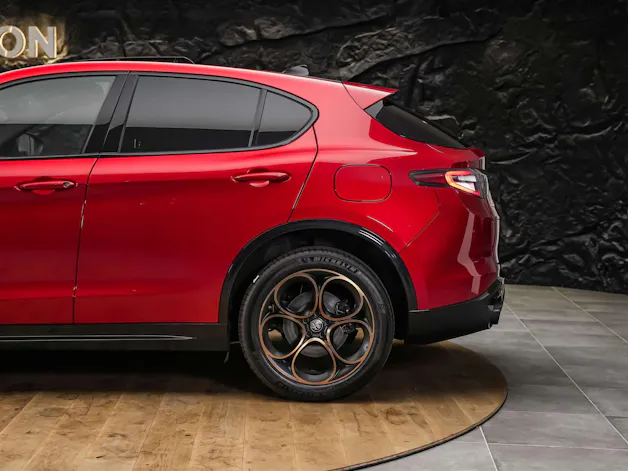 ALFA ROMEO Stelvio 2.0 Intensa Q4 AT8 *SOFORT Verfügbar*Werksgarantie*Panorama*Harman/Kardon*