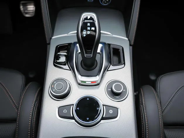 ALFA ROMEO Stelvio 2.0 Intensa Q4 AT8 *SOFORT Verfügbar*Werksgarantie*Panorama*Harman/Kardon*