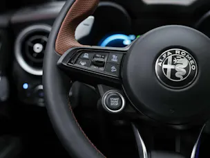 ALFA ROMEO Stelvio 2.0 Intensa Q4 AT8 *SOFORT Verfügbar*Werksgarantie*Panorama*Harman/Kardon*