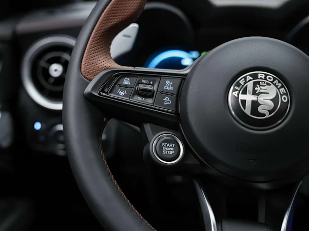 ALFA ROMEO Stelvio 2.0 Intensa Q4 AT8 *SOFORT Verfügbar*Werksgarantie*Panorama*Harman/Kardon*