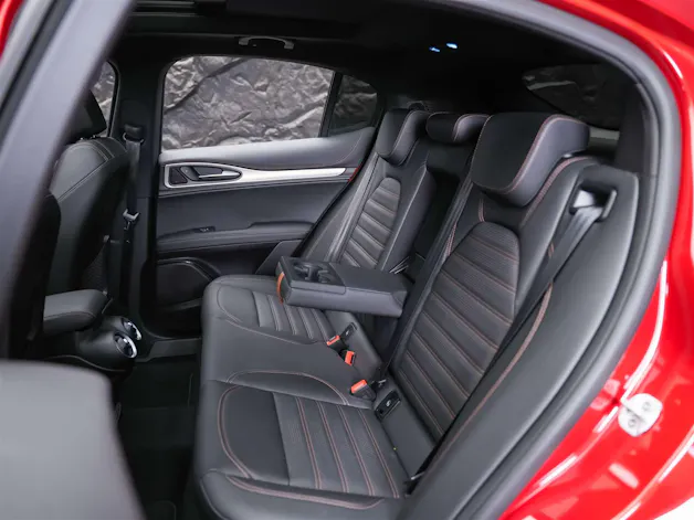 ALFA ROMEO Stelvio 2.0 Intensa Q4 AT8 *SOFORT Verfügbar*Werksgarantie*Panorama*Harman/Kardon*