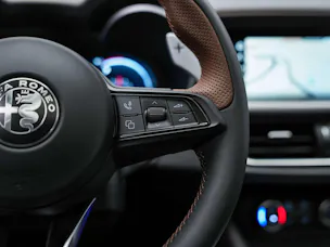 ALFA ROMEO Stelvio 2.0 Intensa Q4 AT8 *SOFORT Verfügbar*Werksgarantie*Panorama*Harman/Kardon*