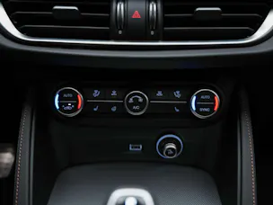 ALFA ROMEO Stelvio 2.0 Intensa Q4 AT8 *SOFORT Verfügbar*Werksgarantie*Panorama*Harman/Kardon*