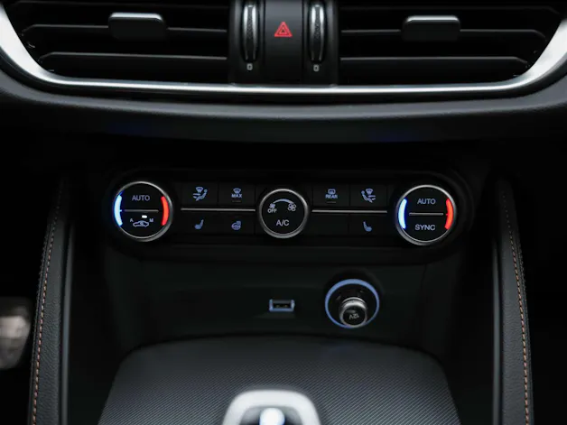 ALFA ROMEO Stelvio 2.0 Intensa Q4 AT8 *SOFORT Verfügbar*Werksgarantie*Panorama*Harman/Kardon*