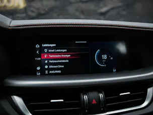 ALFA ROMEO Stelvio 2.0 Intensa Q4 AT8 *SOFORT Verfügbar*Werksgarantie*Panorama*Harman/Kardon*