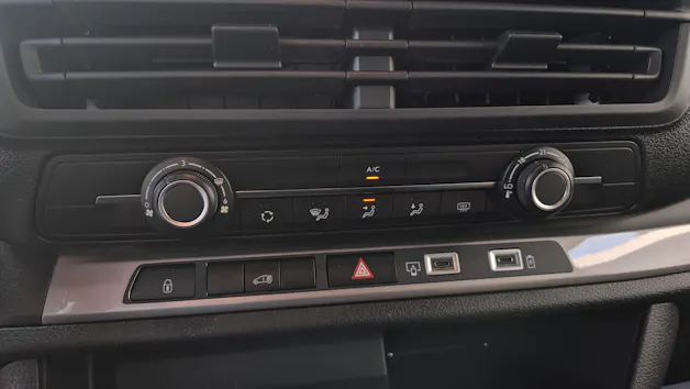 PEUGEOT Expert HDi145 *Vollausstattung* mit Bott Ausbau