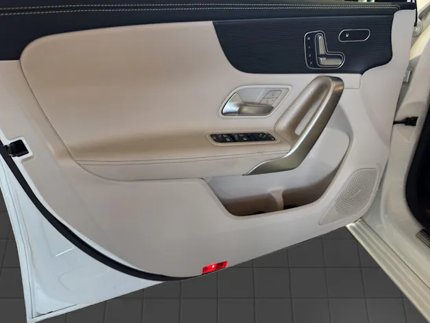 MERCEDES-BENZ A 250 Progressive