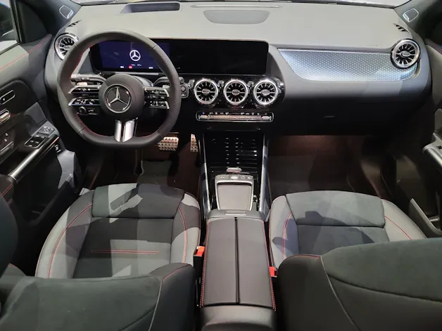 MERCEDES-BENZ GLA 250 4matic AMG Line