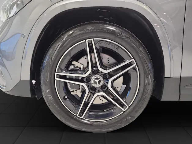 MERCEDES-BENZ GLA 250 4matic AMG Line