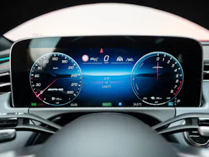 MERCEDES-BENZ E 53 Hybrid AMG 4matic+ / Beleuchteter Kühlergrill / Panorama / Burmester