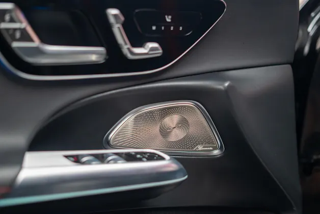 MERCEDES-BENZ E 53 Hybrid AMG 4matic+ / Beleuchteter Kühlergrill / Panorama / Burmester