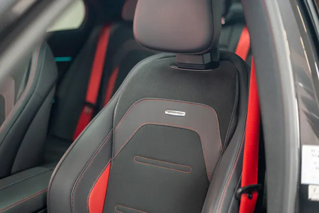 MERCEDES-BENZ E 53 Hybrid AMG 4matic+ / Beleuchteter Kühlergrill / Panorama / Burmester