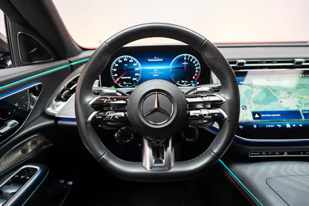 MERCEDES-BENZ E 53 Hybrid AMG 4matic+ / Beleuchteter Kühlergrill / Panorama / Burmester