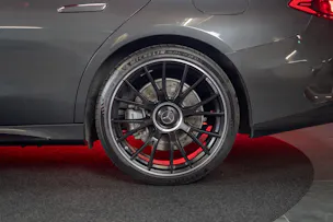 MERCEDES-BENZ E 53 Hybrid AMG 4matic+ / Beleuchteter Kühlergrill / Panorama / Burmester