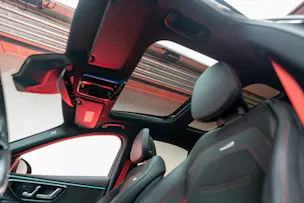 MERCEDES-BENZ E 53 Hybrid AMG 4matic+ / Beleuchteter Kühlergrill / Panorama / Burmester
